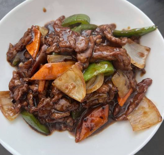 Ternera Con Pimientos Verdes Y Judías Negras