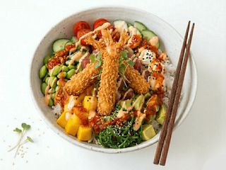 Bowl z krewetką w tempurze i tuńczykiem (360g)