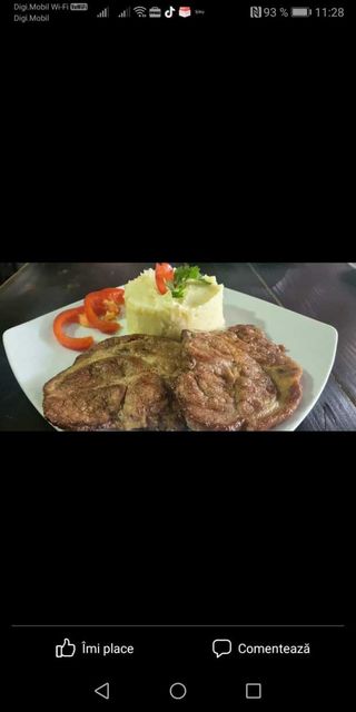 Ceafa de porc la grătar cu cartofi prăjiți sau pireu si sos la alegere