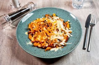 Penne al forno cu bacon