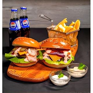Duo Burger: Classic Burger + Cheesburger + cartofi + Pepsi