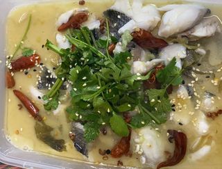 159 Zuppa di pesce piccante con verdura sott'aceto  (grande)