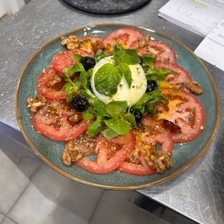 Ensalada Caprese Con Burrata