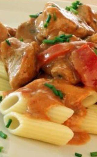 Gulaš sa testeninom