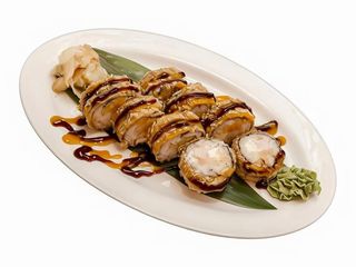 Гарячий рол з креветкою та ананасом