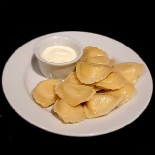 Вареники з домашнім сиром та сметаною