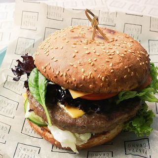 Бургер з котлетою із яловичини та картоплею по- селянски(550 гр)