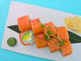 Філадельфія з слабосоленим лососем та авокадо (260г)