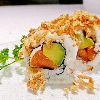 Roll salmon y aguacate 8uds