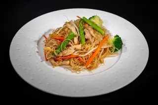 080. Fideos De Arroz Con Pollo