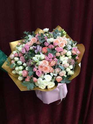 Mix Of peony Spray Roses  XL