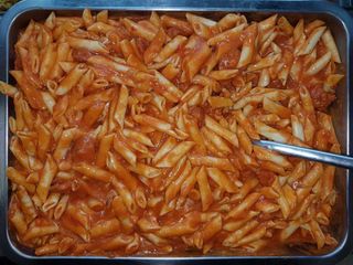 Macarrones A La Boloñesa Con Salchichas Frescas