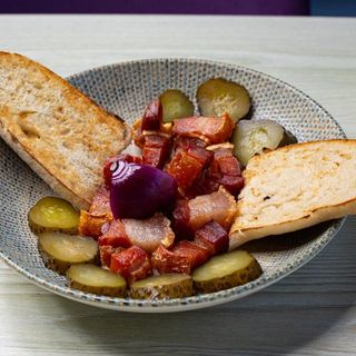 JUMARI PIEPT PORC MORENIO.BAGHETA PRAJITA,CEAPA ROSIE ,CASTRAVETI MURATI