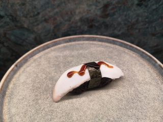 Nigiri black pulpo