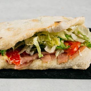 Sir šunka u pizza tijestu