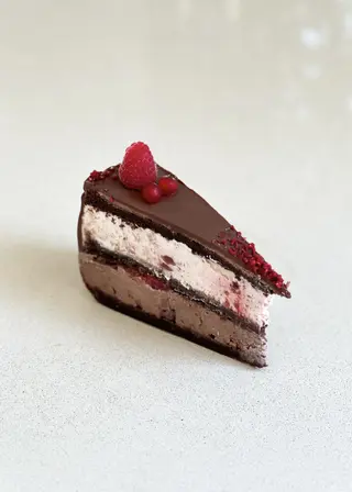Tort de Ciocolată cu Zmeură