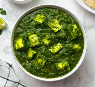 Palak Paneer Curry / Curry cu brânză și sos de spanac