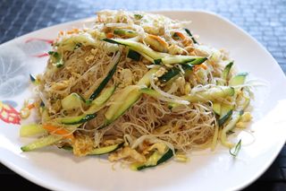 67 Spaghetti di Riso con Verdure e Uova