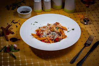 Penne picante cu bacon