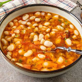 ciorbă de fasole cu afumătură