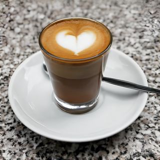 Caffe macchiato cafea Arabica si Robust