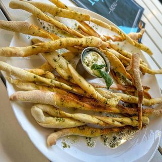 Sticksuri cu sos de usturoi