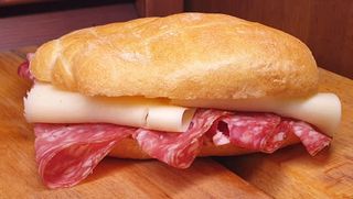Panino con finocchiona e fontina