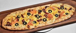 Pide cu mozzarella si legume