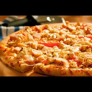 Pizza crujiente tomate nata (Mediana)