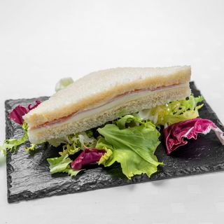 Tramezzino cotto e formaggio