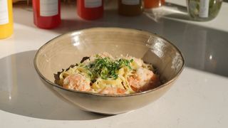 პასტა კრევეტით და ნივრიანი ლიმონის სოუსით