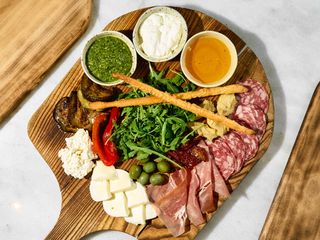 Велика тарілка антипасті (470г)