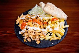 Shaorma la farfurie + doza bautura racoritoare