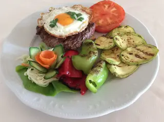 Biftek sa povrćem na žaru