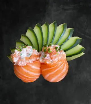 Gunkan de Salmão