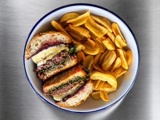 CAMEMBERT BURGER