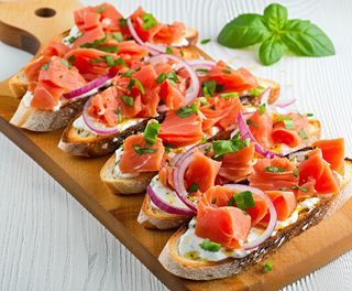 Bruschete cu ton