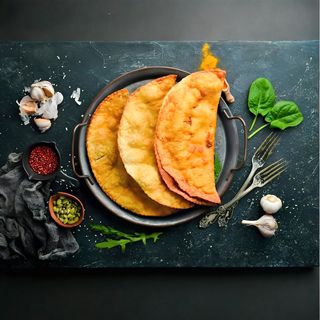 Чебурек з м'ясом (100г)