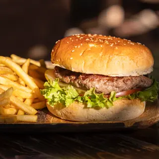 Hamburguesa De pollo o ternera Lechuga Con Tomate Y Salsa