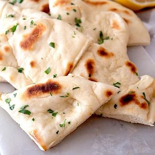 Naan ajo y queso