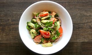 ბოსტნეულის სალათი ნიგვზით