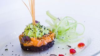 TARTARE DI SALMONE CON RISO VENERE E AVOCADO 100G