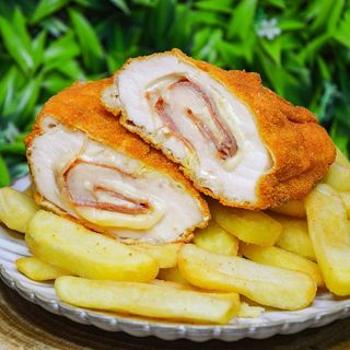 Cachopo de Pollo,  + Bebida + Patatas 