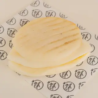 Arepa con queso guayanés
