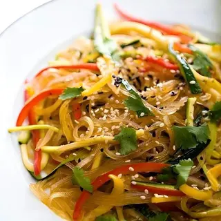 Spaghetti di soia con verdure