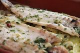 Lubina al horno con patatas panadera