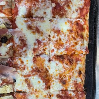 Pizza Margherita in mezza teglia