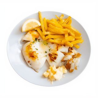 Sepia Con Patatas Fritas y Ensalada