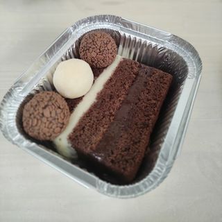 Fatia Bolo Duo + Brigadeiros