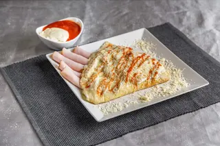 Palačinka sa pavlakom, kačkavaljem, šunkom, gorgonzolom i parmezanom
